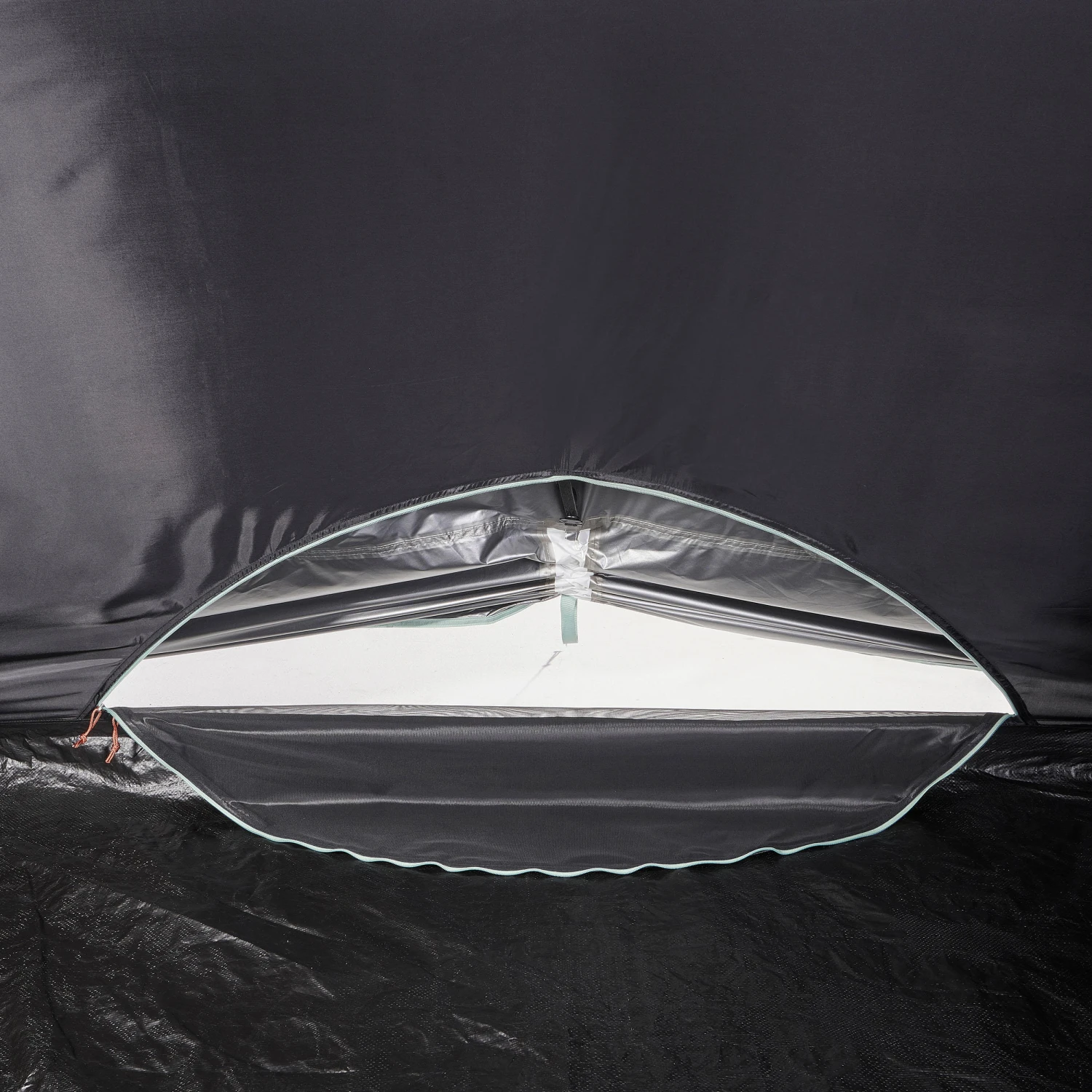 Quechua 4 Man Blackout Tent With Poles - Arpenaz 4.2 F&B - Image 16