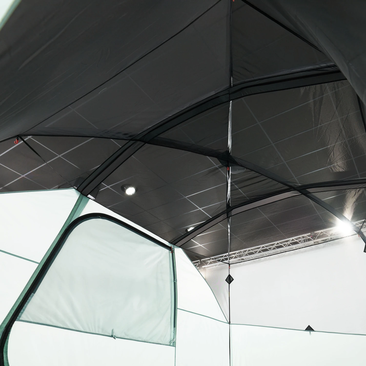 Quechua 6 Man Tent With Poles - Image 16